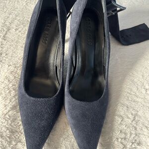 Chic Black Suede Heels by